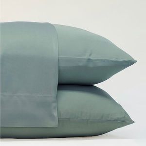 Cariloha standard size pillow case set.
